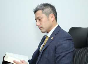 弁護士　阪田　裕史